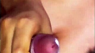 la madre voluptuosa lo pone nervioso con ropa ajustada