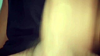 Una Sborrata Pazzesca with Huge Cock and Endless Handjob Display