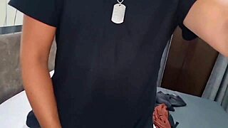 Una Sborrata Pazzesca with Huge Cock and Endless Handjob Display