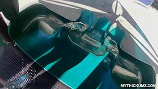 Culo blanco jugoso rebota en polla blanca enorme