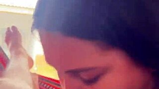 colombiana cachonda le saca el pene a su novio en la calle y se lo mama, panties and ass in public