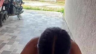 colombiana cachonda le saca el pene a su novio en la calle y se lo mama, panties and ass in public