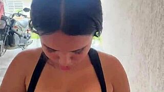 Καυτή Κολομβιανή Βγάζει Πούτσο Αγόρι της στο Δρόμο και τον Ρουφάει, Εσώρουχα Κώλος Δημόσια