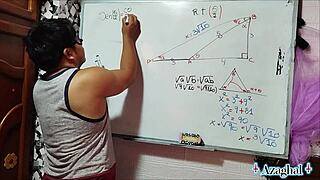 Pelajar Asia nerdy mata coklat liar bareng guru di kamar tidur.