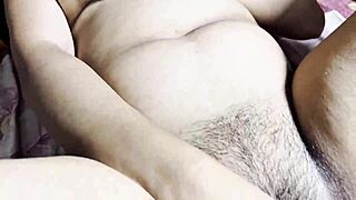 大学生骚妹手指玩紧逼