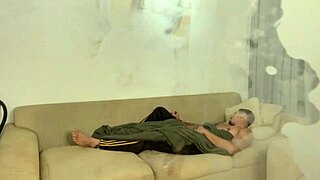 fui dormir e pr1m4 seduziu enquanto marido dormia