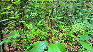 สาวไทยเดินเล่นในป่าแวะเย็ดกัน ก่อนไปเก็บเห็ด เสียงไทย4k