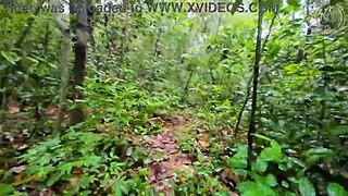 สาวไทยเดินเล่นในป่าแวะเย็ดกัน ก่อนไปเก็บเห็ด เสียงไทย4k