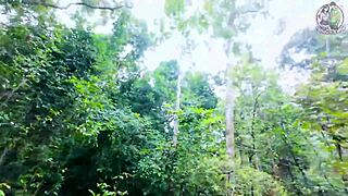 สาวไทยเดินเล่นในป่าแวะเย็ดกัน ก่อนไปเก็บเห็ด เสียงไทย4k