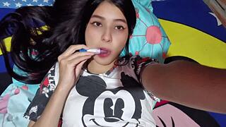 18-Year-Old College Girl Uses Dildo In Homemade Video