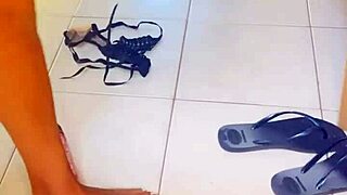 Me acabando na siririca n�o tem homem