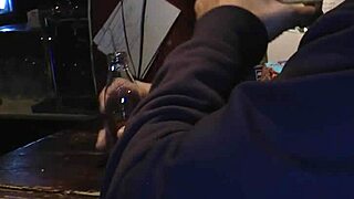 Babe from the bar came to suck dick!