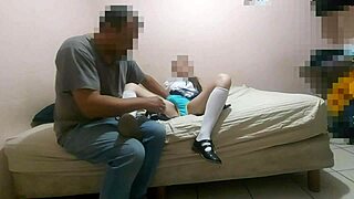 Profesor detente, me duele mi chochito, inocente teen estudiante recibe verga