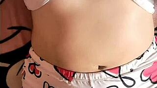 Chica se pone caliente haber un video porno