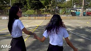 estudiantes calientes se escapan de clases para follar - sexo lesbico despues de clases!