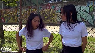 estudiantes calientes se escapan de clases para follar - sexo lesbico despues de clases!