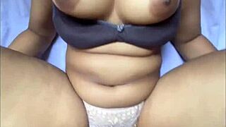 Hot Desi Model in Viral Bathroom Video