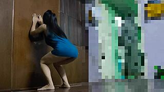 Big-Ass College Girl Sweats Through Home Workout Session