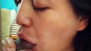 mi cuñado me encontró desnuda y me hizo mamar antes de follar