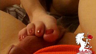 Amateur Milf Footjob - Richelle Rose