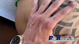 Tremenda morena tetona teases with Victor Bloom in outdoor casting heat