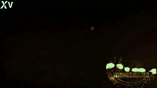 Öğrenciler masanın altına dalıp ıslak oral, kovgirl binme ve yüz boşalamalar 😈💦