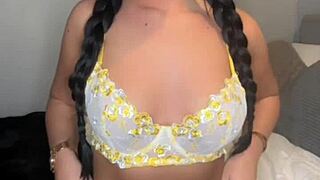 Моята курварска британка се възбуди на камера и пръска навсякъде!!