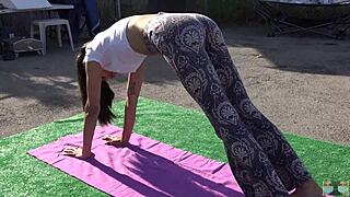 hey check out this sexy yoga pants workout outdoors