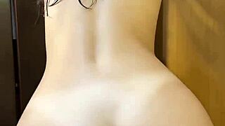 Fresh outta shower college slut grinds lap dance