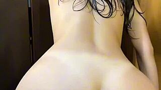 Fresh outta shower college slut grinds lap dance