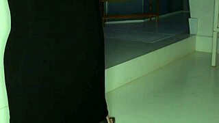 This Hottie Gives Hot Tub Blowjob Before Monster Cock Ride!