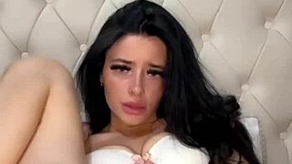 mira como esta horny american exchange student se folla con toys en webcam