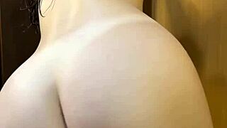 whoa big ass college girl fresh from shower bends over for dorm ride 🔥😘