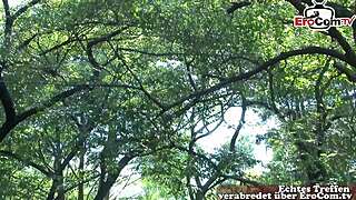 behaarte asiatische 18+ schülerin schreit beim ersten creampie-gangbang von haarigen kerlen