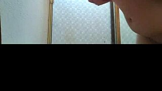 mi suegra tetona me mama la verga en el baño y me la chupa rico