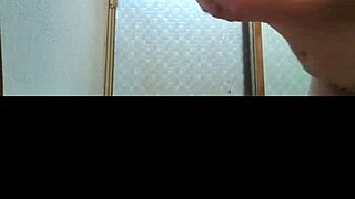 mi suegra tetona me mama la verga en el baño y me la chupa rico