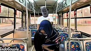 😏 Muslim wife from uni gets fucked by stranger on bus in hijab 👅