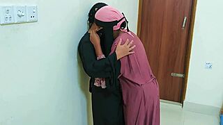 omg desi bhabhi goes wild 😘 slamming big dildo deep in her lesbian pussy play 👅💦