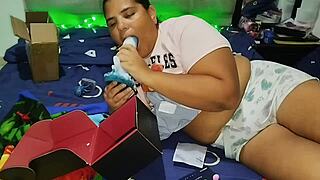 mmm this chubby latina rubs her fat pussy so good watch her squirm
