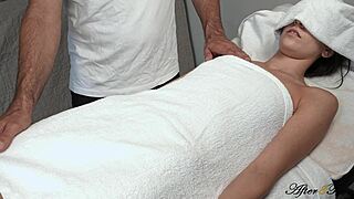 pervert masseur fingers perfect body client until she orgasms hard whoa