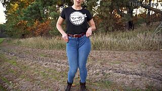stepsis teases her fat cameltoe pussy lips through tight blue jeans outdoors for big reveal