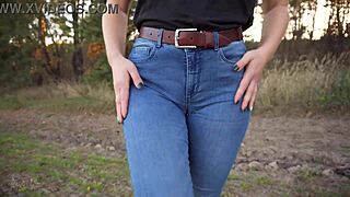 stepsis teases her fat cameltoe pussy lips through tight blue jeans outdoors for big reveal