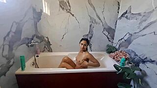 wanna see this college girl fresh from shower givin early morning deepthroat submission
