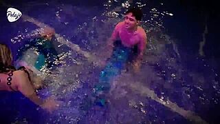MERMAN LICKS MERMAID FRIEND'S PUSSY then she SUCKS OUT ALL HIS CUM poolside