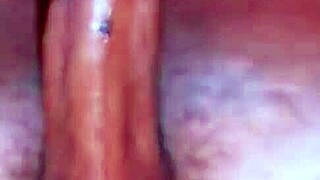 La madrastra infiel monta a su hijastro