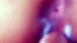 cabalgando la dura polla hasta el fondo