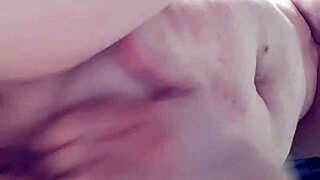 Mature Horny Mommy Fingers Her Pussy