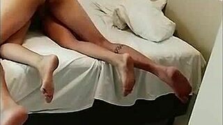 corno amador shares wife for anal creampie