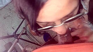 Desi indian aunty fucked by neighborhood boy viral mms xvideos with hindi audio