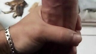 meu cacet�o louco para cuspir leite no gym
